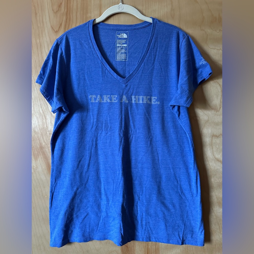 💕 The North Face 💕 Blue Graphic V-Neck Tee